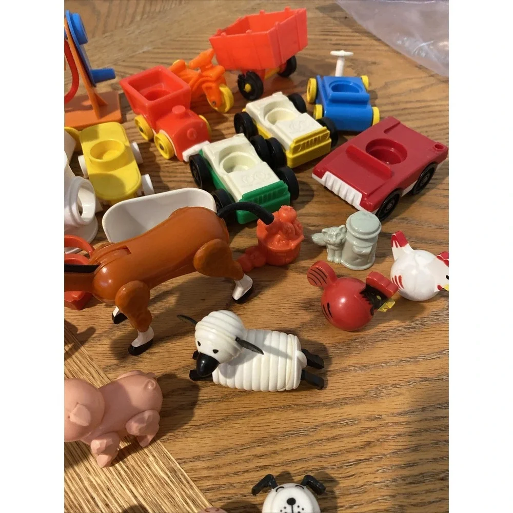 Vintage Fisher Price Little People Different Plastic People Furniture Rare HTF